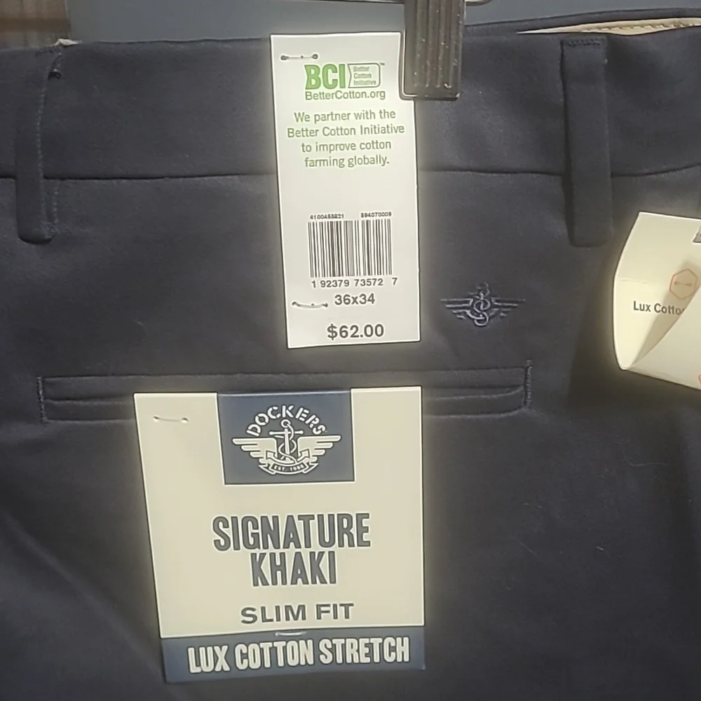 Dockers - Picture 3 of 6